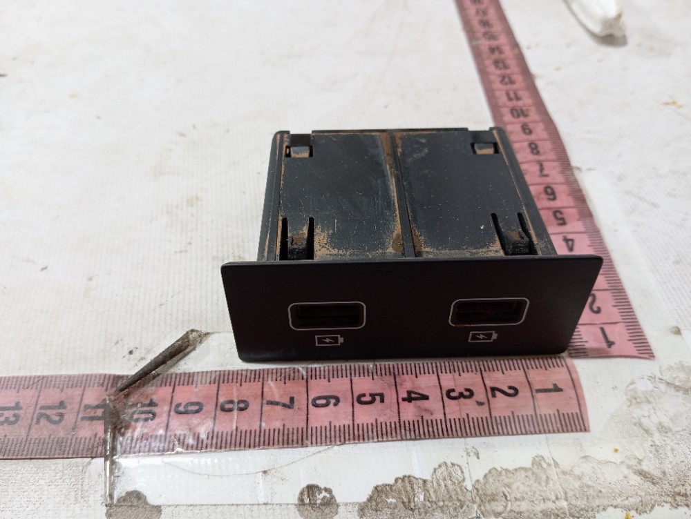 Entrada Usb Console Renault Zoe 2023 V639 7