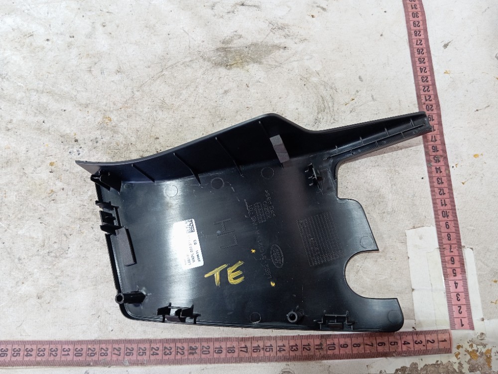 Acabamento Coluna Tras Esquerda Land Rover Defender 22 V645 7