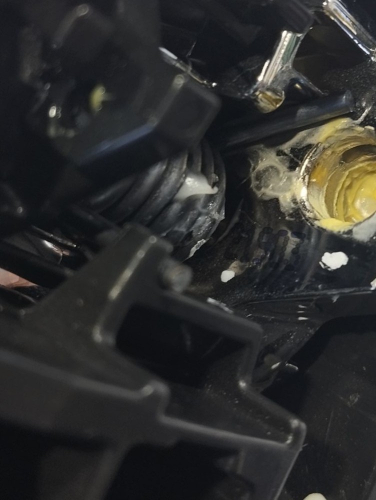 Maçaneta Interna Traseira Esquerda  Nissan Leaf 2023 V632 Traseira 6