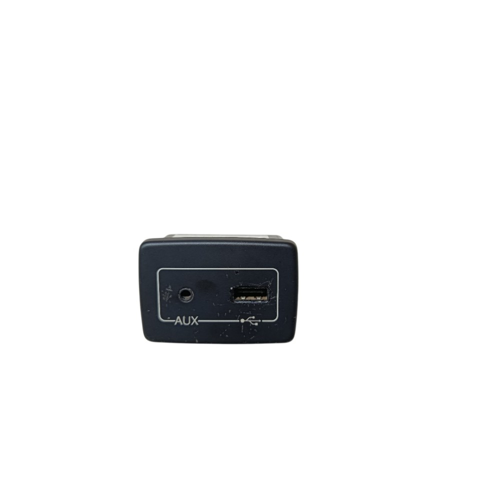 Entrada USB auxiliar Fiat Mobi 2018 1