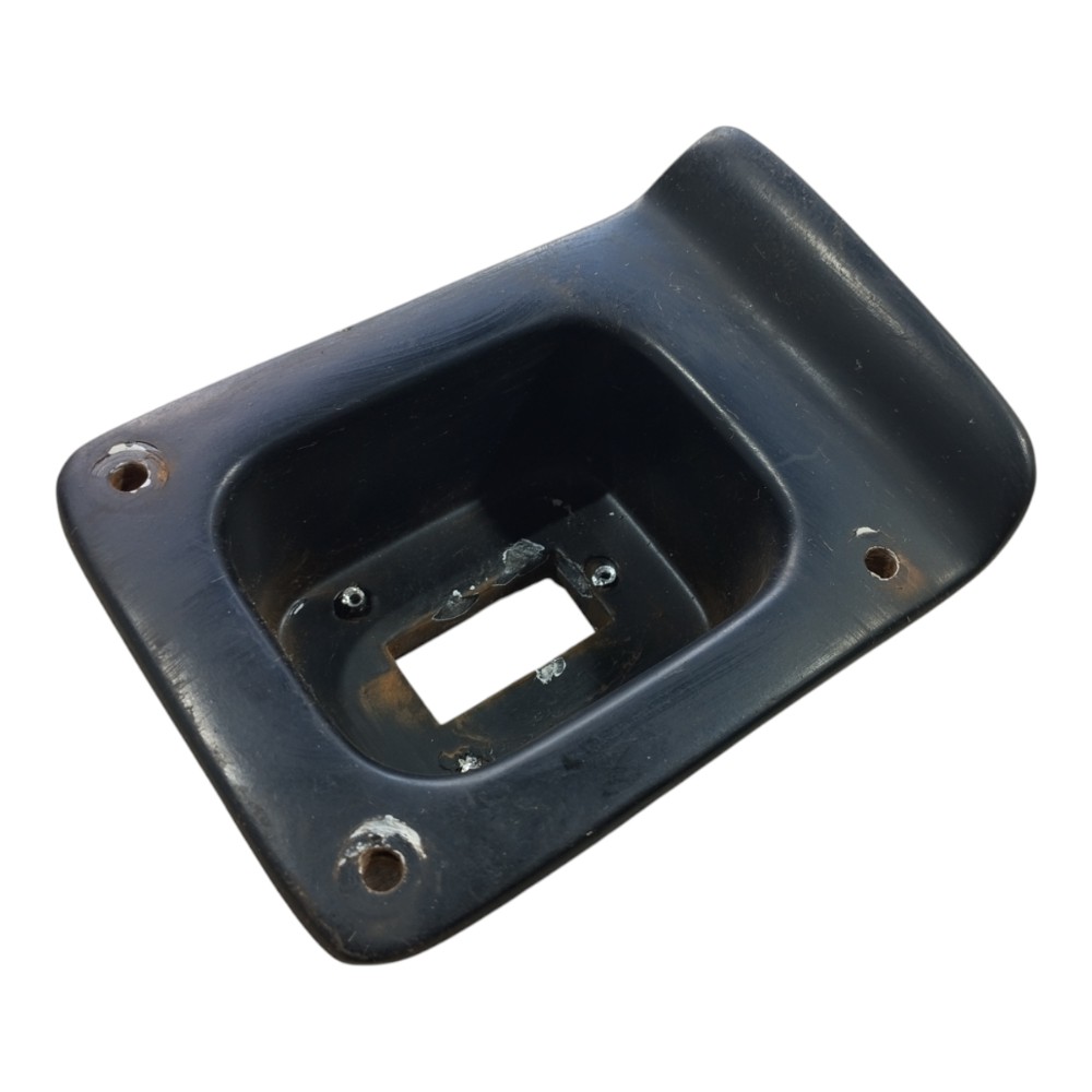 Suporte Lanterna Traseira Esquerda Troller T4 2011 V650 4