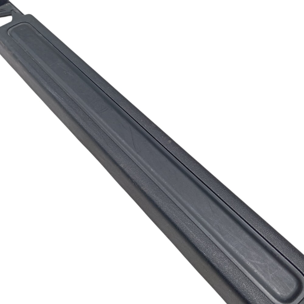 Moldura Esquerda Porta Malas Discovery Sport 2020 V680 7