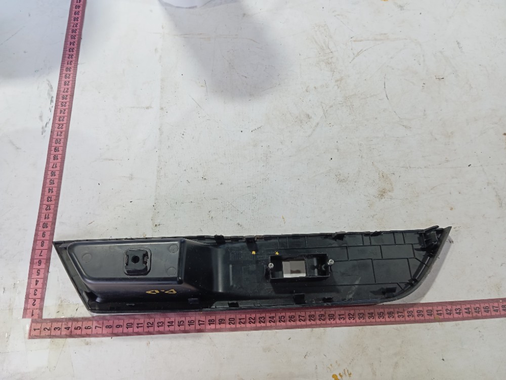 Moldura Botão Vidro Dianteira Direita Jac Ejs1 2022 24 V616 8