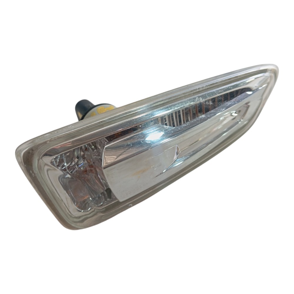 Luz Paralama Direito Gm Tracker 2020 2025 V627 2