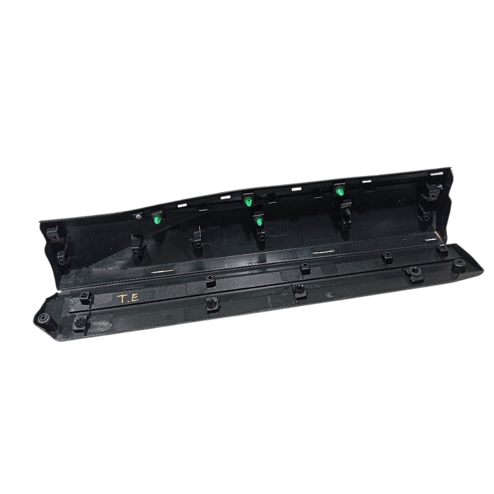 Moldura porta traseira esquerda Byd Song Pro 2025 V669 2