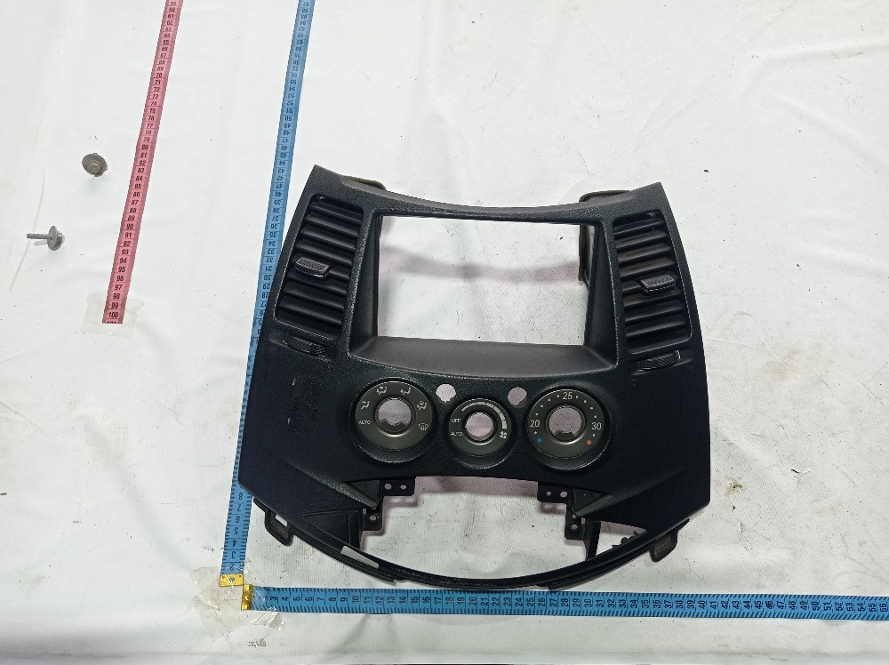 Moldura Painel Central Mitsubishi Grandis 2005 V28 9
