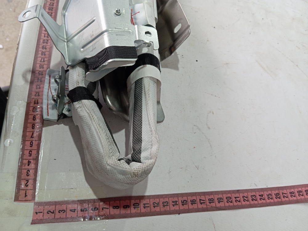 Cortina esquerda Nissan Leaf 2023 V632 8
