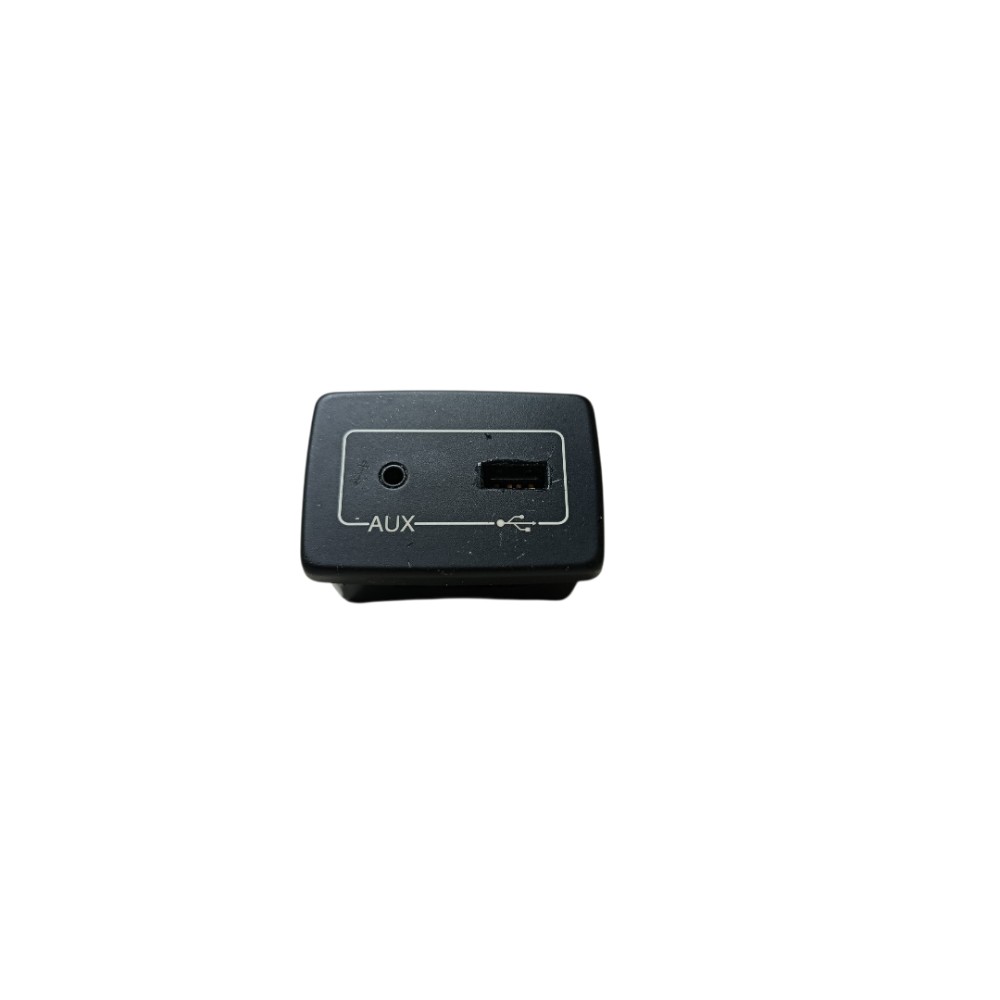 Entrada USB auxiliar Fiat Mobi 2018 3