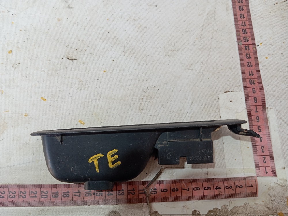 Moldura Botão Vidro Porta Tra Esquerda Renault Zoe 2023 V639 8