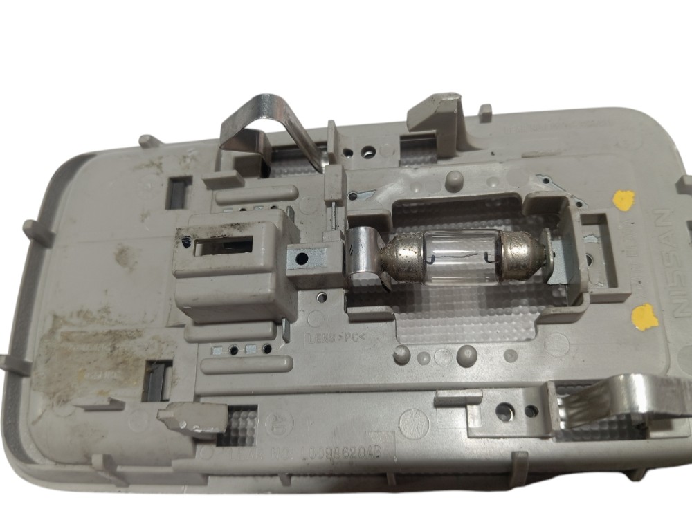 Luz Cortesia Nissan Versa 2014 V131 5
