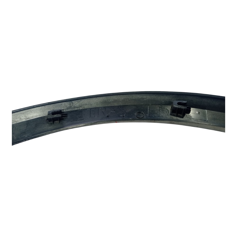 Moldura Caixa Roda Traseira Direita Corsa Max Hatch 4