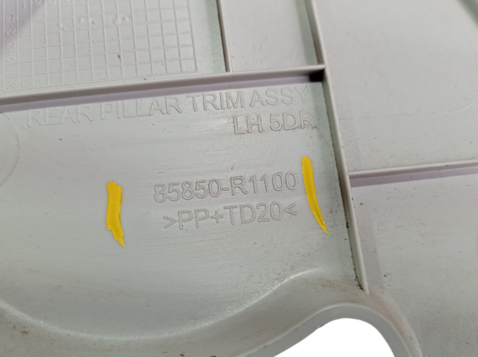 Acabamento Sup Coluna Traseira Esquerda Hb20 Confort 23 V590 9