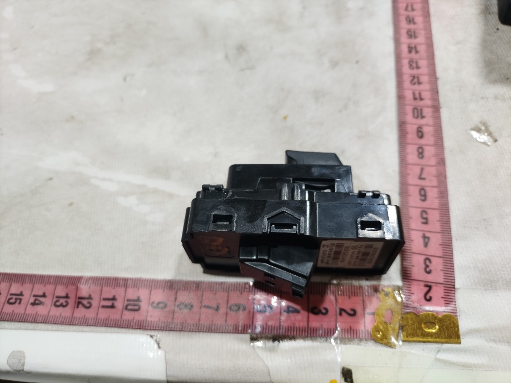 Botão Vidro Dianteiro Direito Byd Dolphin Gs 2024 2025 V666 5