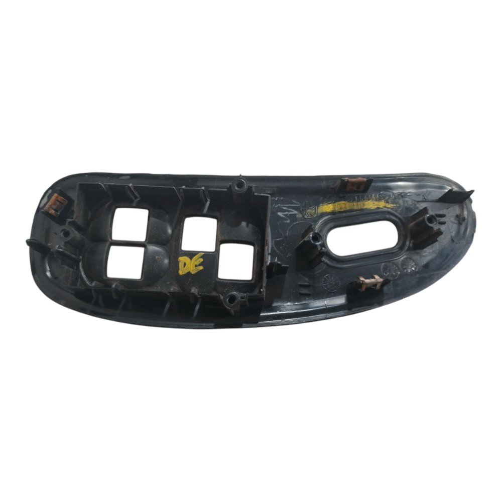 Moldura Botão Dianteiro Direito Chrysler Grand Caravan V578 7