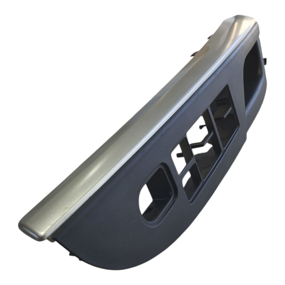 Moldura Botão Vidro Porta Motorista Suzuki Scross 15 16 V648