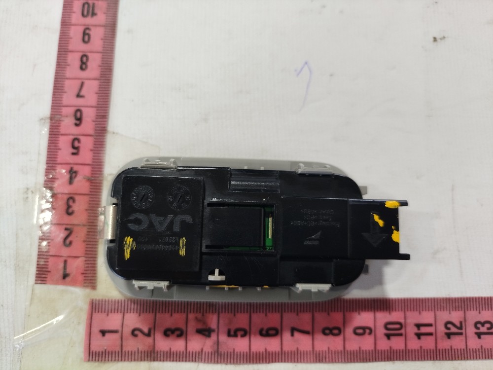 Luz Cortesia Jac E-j7 2023 V618 6