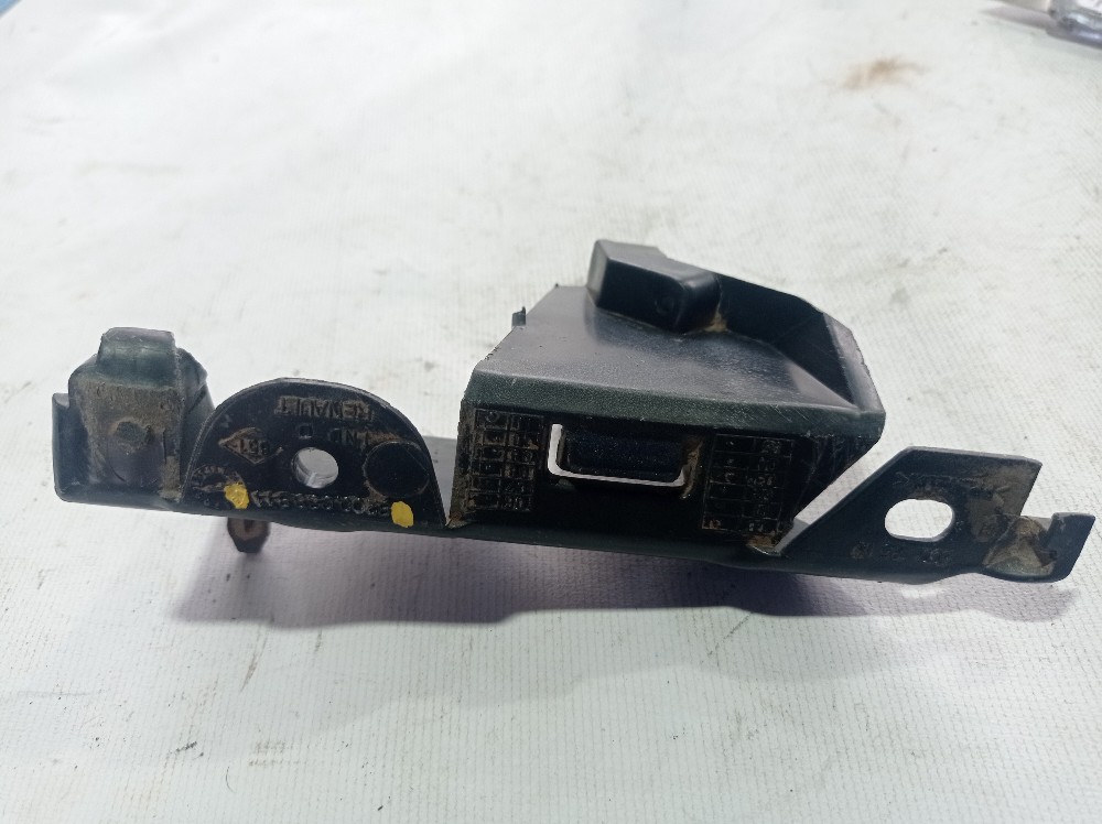 Suporte Guia Parachoque Traseiro Esquerdo Renault Clio 2011 8