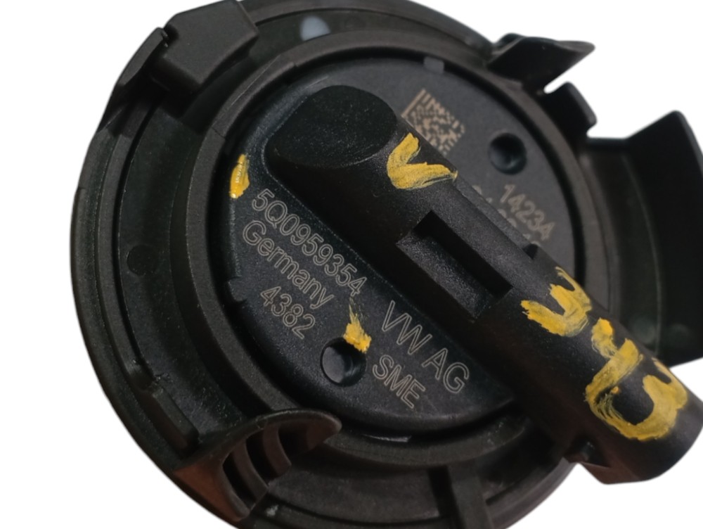 Sensor porta dianteira Audi A3 Sportback 2019 V343 6