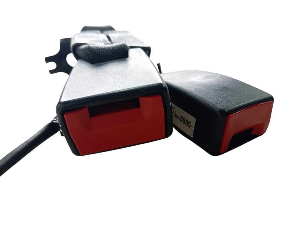 Engate traseiro esquerdo GM Traker LT Ecotec 2022 V627 5