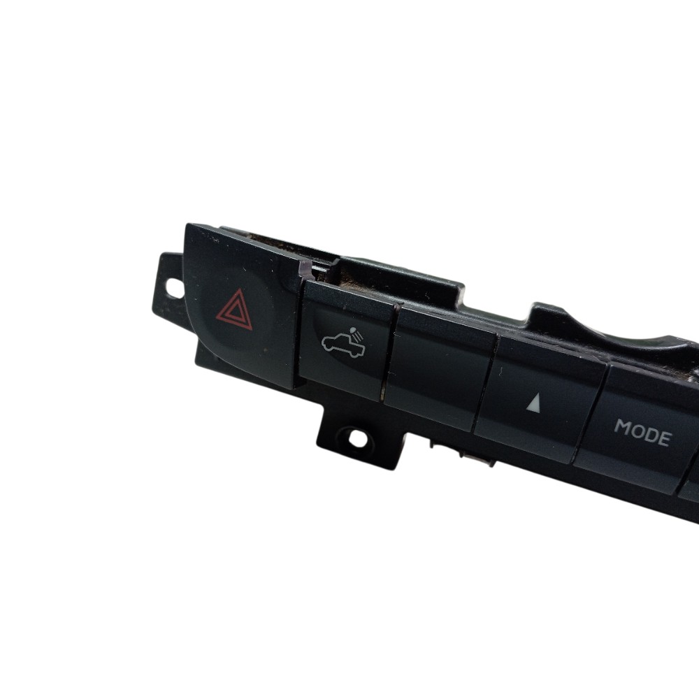 Comando Pisca Alerta Mode Fiat Strada 2018 2