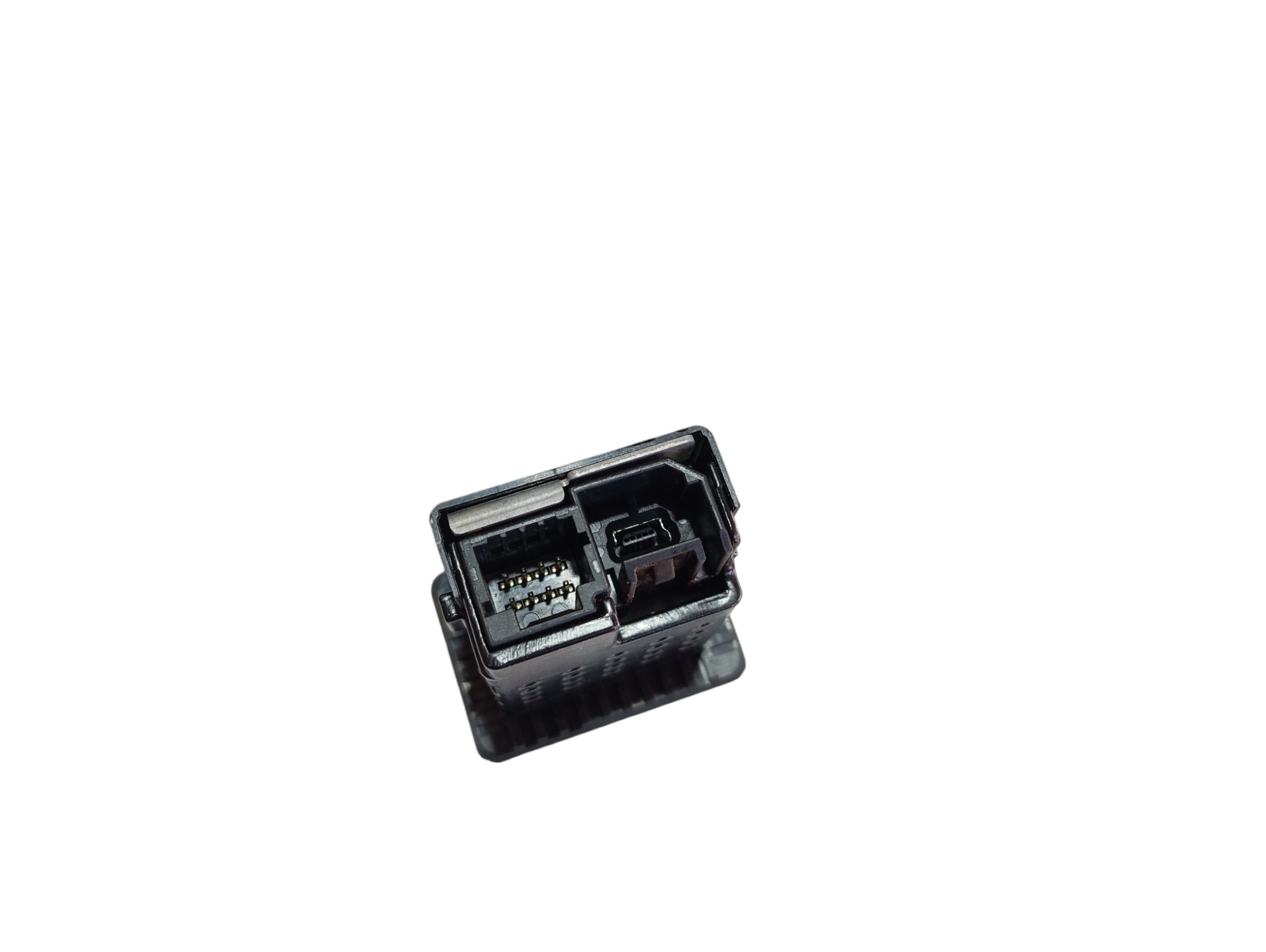 Entrada Usb Nissan Leaf 2022 V589 3
