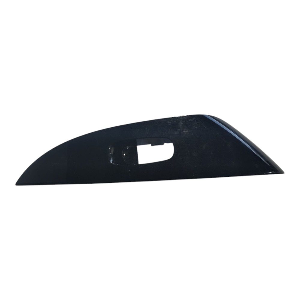 Moldura Botao Vidro Traseiro Esquerdo Nissan Leaf 2023 V632