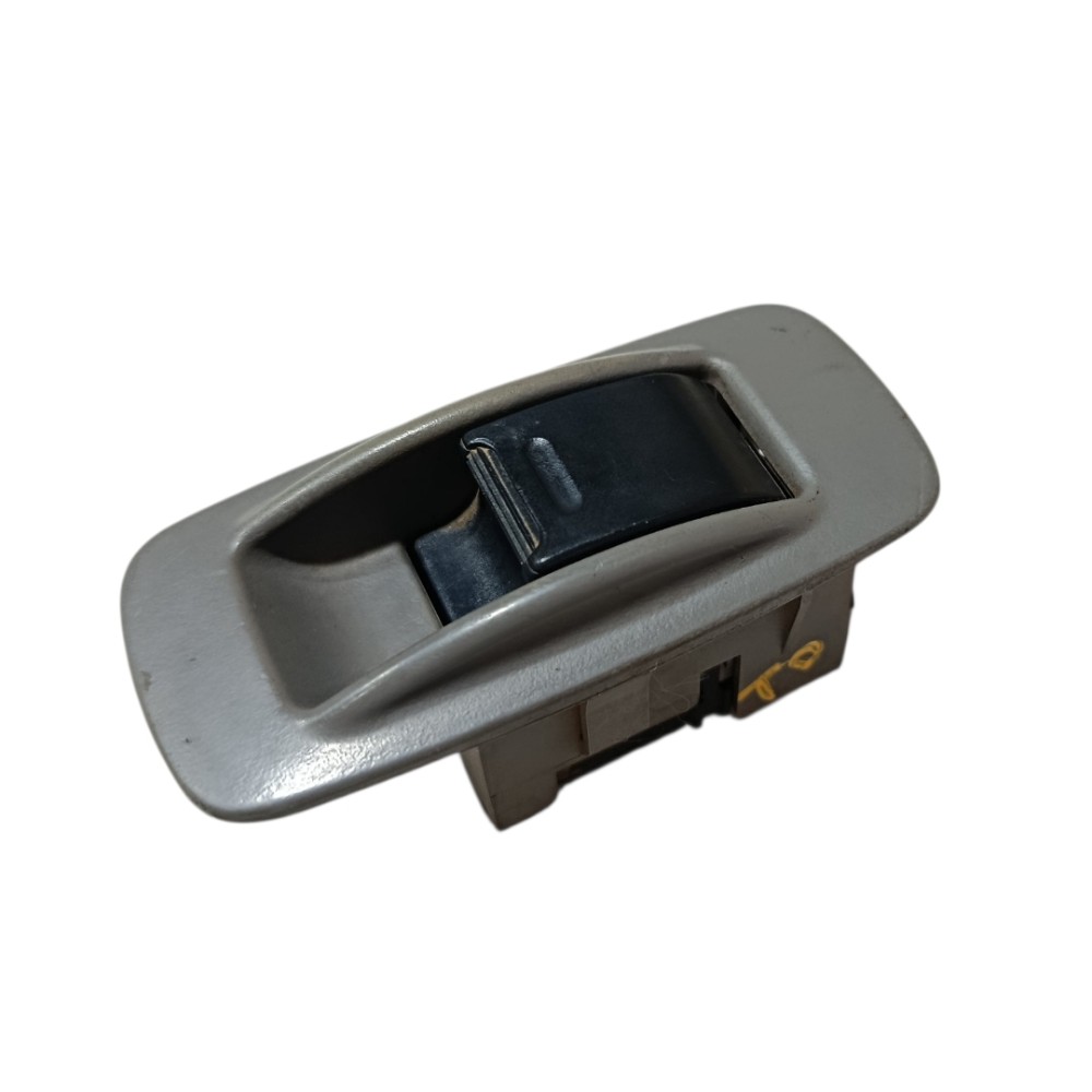 Botão vidro porta traseira direita Toyota Corolla 2005 5