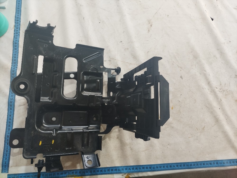 Suporte Bateria Gm Tracker 2020 2025 V627 6