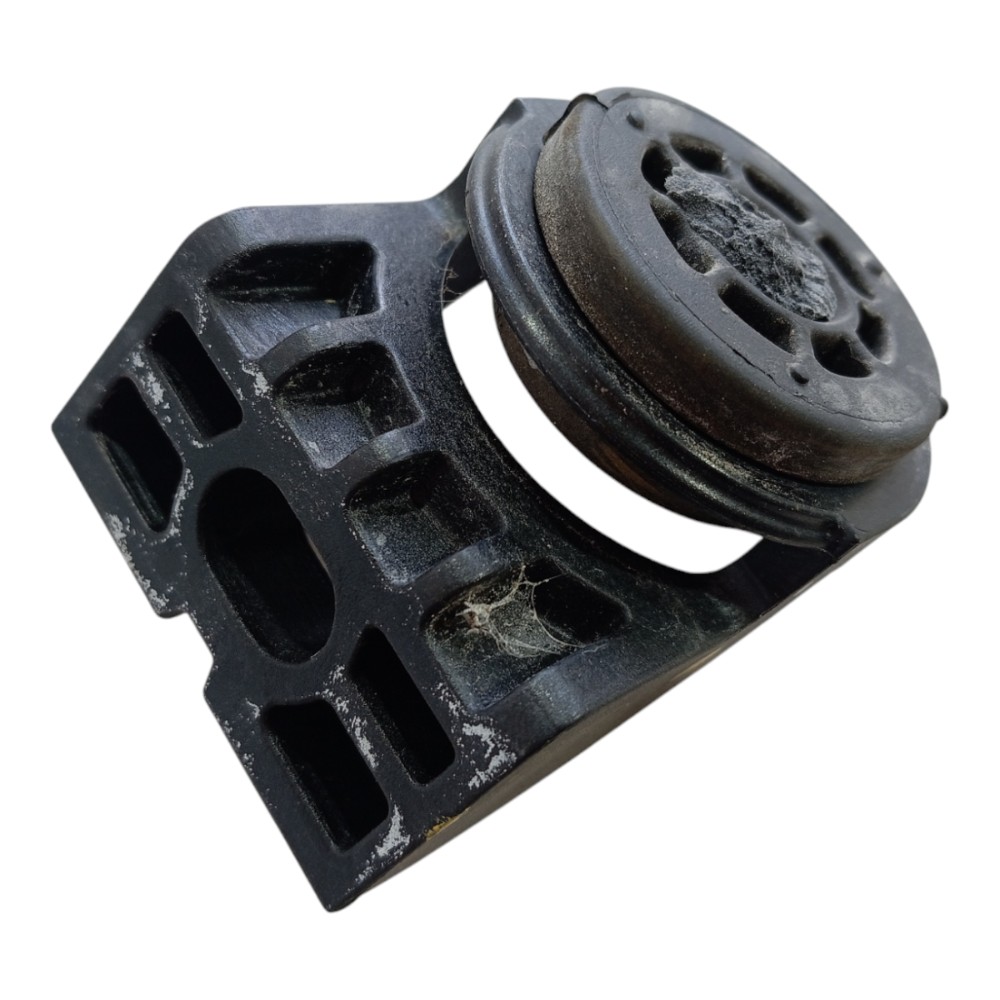 Suporte Esquerdo Radiador Gm Tracker 2020 2025 V627 7