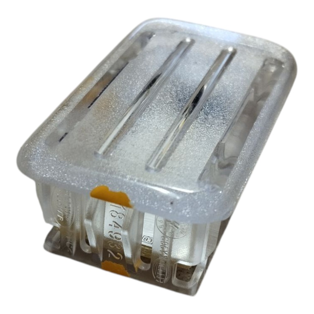 Luz Cortesia Traseira Direita Land Rover Defender 2022 V645