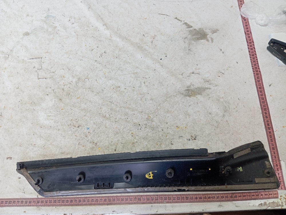 Moldura Ext Coluna Direita Land Rover Defender 21 2022 V645 9