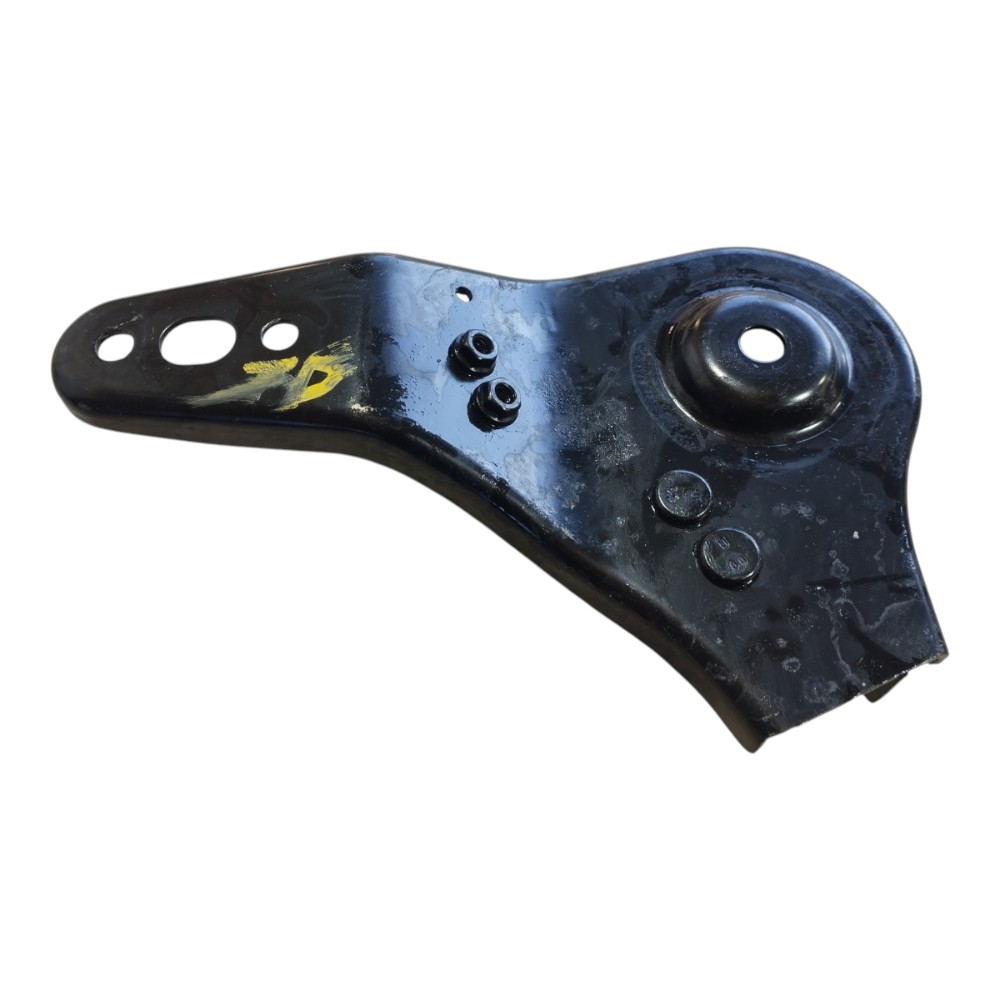 Suporte quadro suspensão traseiro dir Rover Defender 22 V645 6