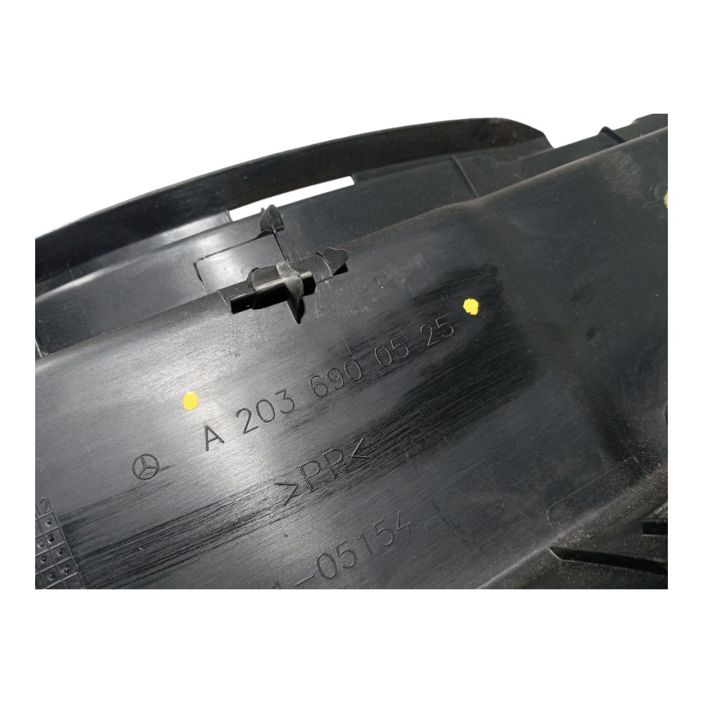 Acabamento Central Porta Malas Mercedes C180 2002 2007 V661 Preta 6