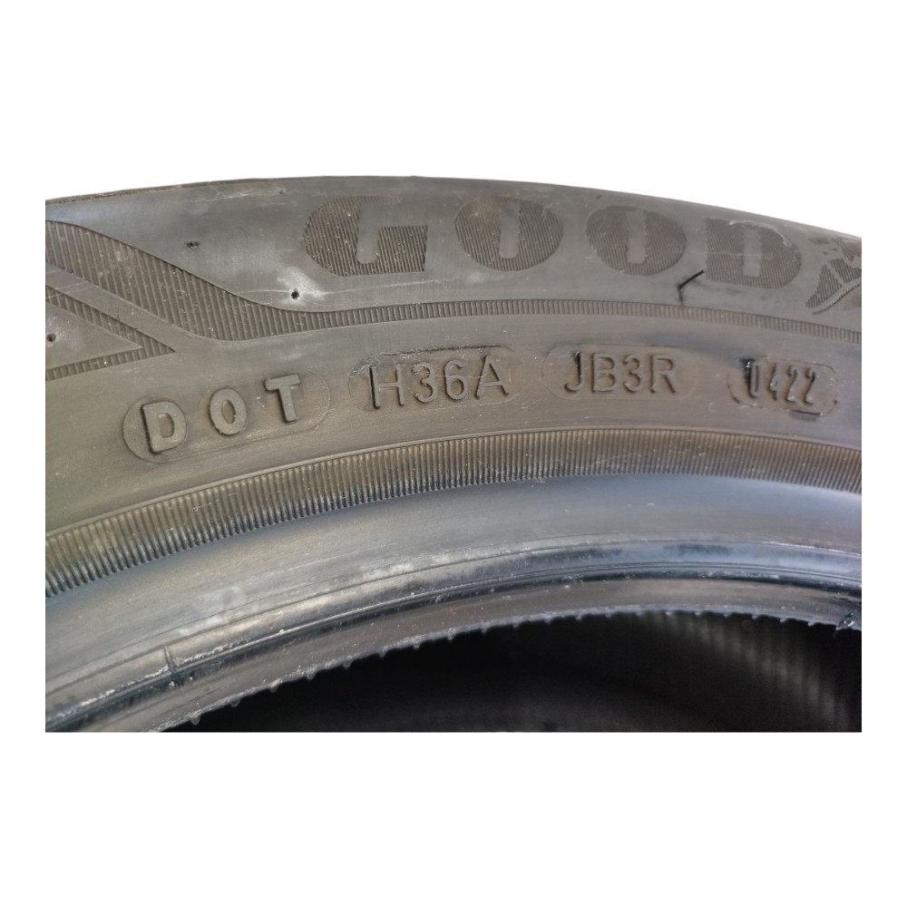 Pneu Goodyear 215/50r17 V632 4