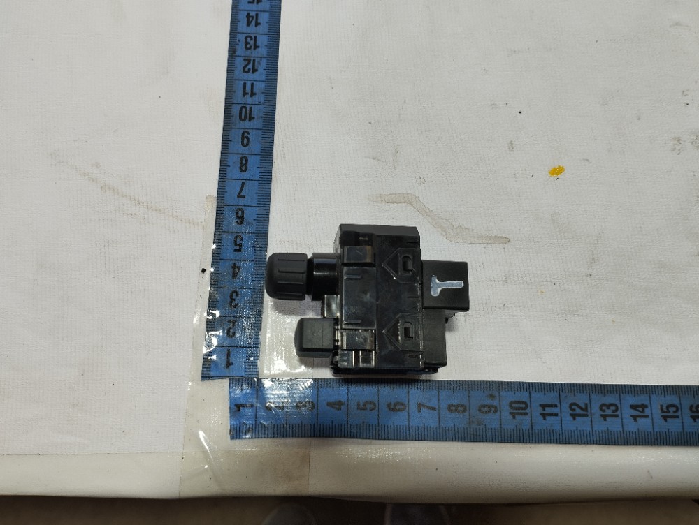 Botão Retrovisor Nissan Leaf 2023 V632 7
