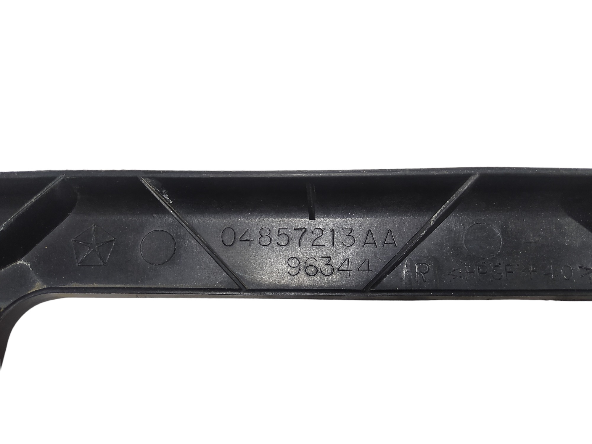 Guia Parachoque Traseiro Esquerdo Grand Caravan 2005 V586 7