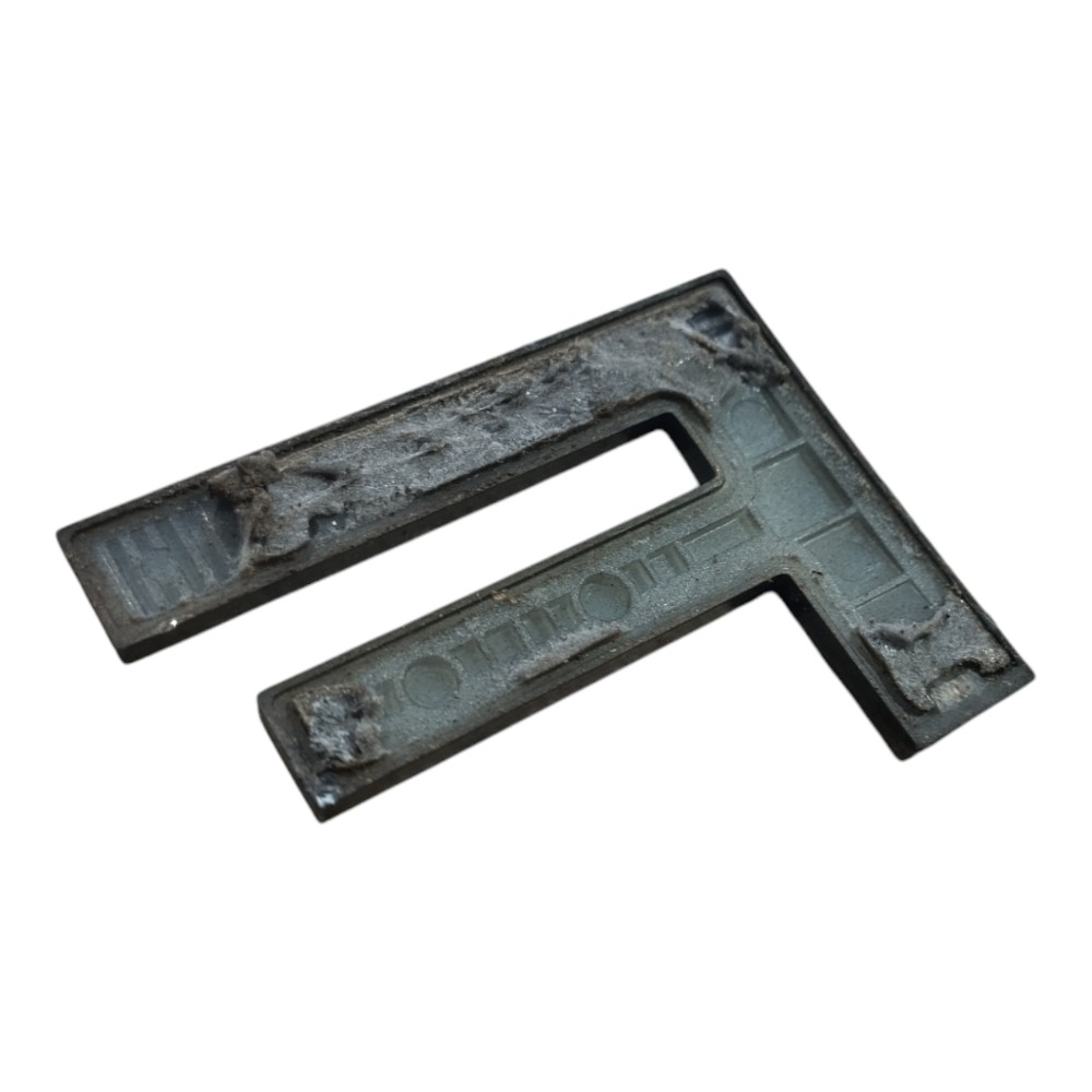 Emblema F Land Rover Defender 2022 V645 4