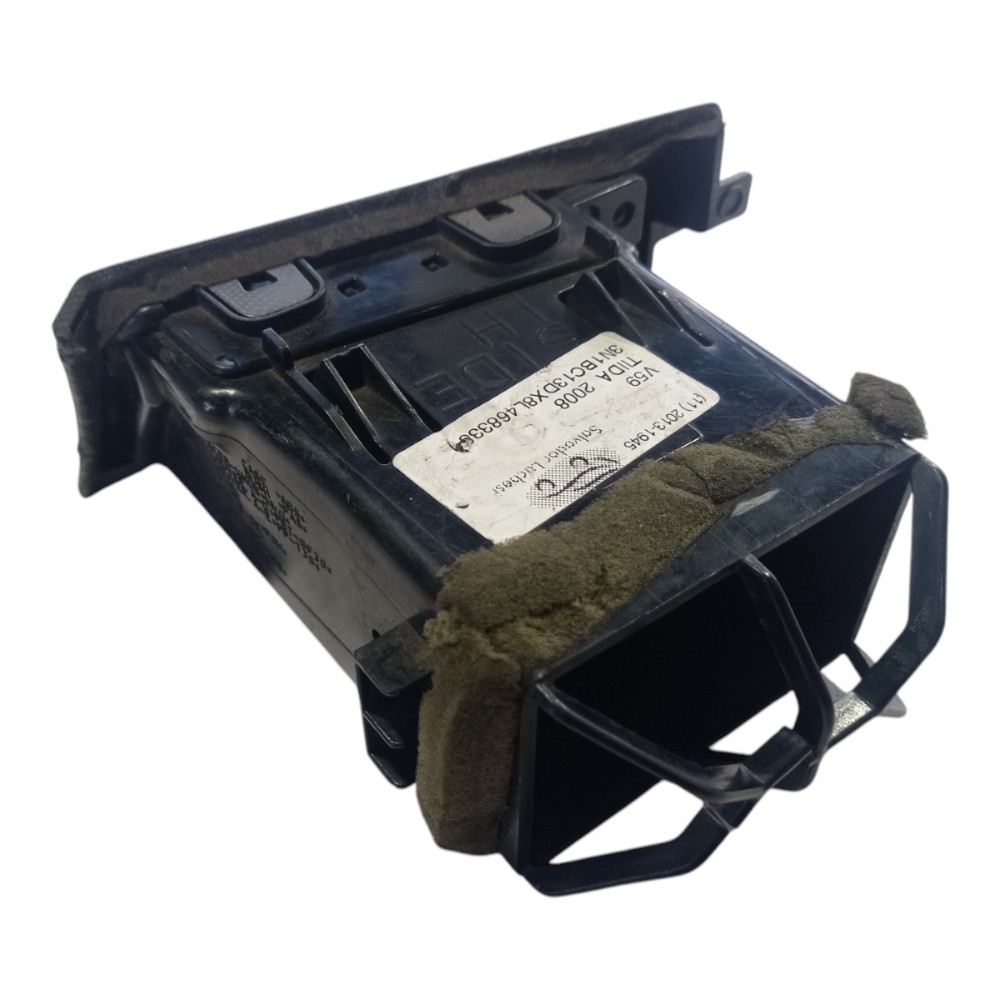 Difusor De Ar Esquerdo Nissan Tiida 2008 V59 8