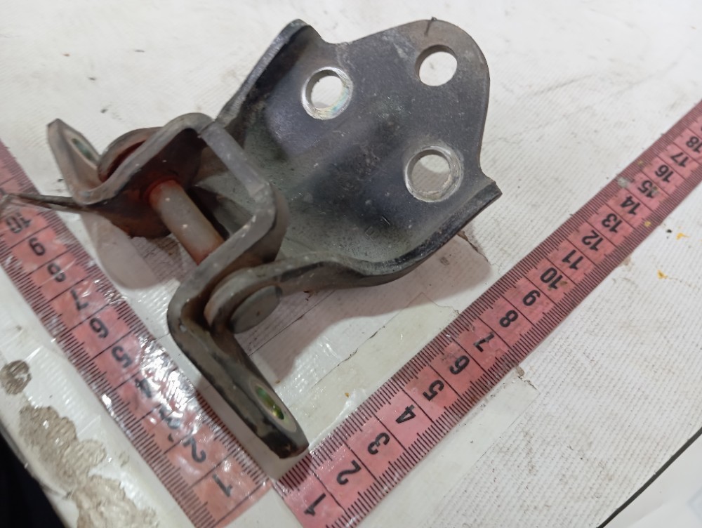 Dobradiça Porta Dianteira Esquerda Mitsubishi L200 04 V638 8
