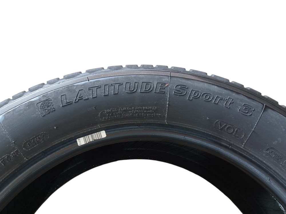 Pneu Aro 19 Michelin Latitude Sport 3 235/55 R19 7