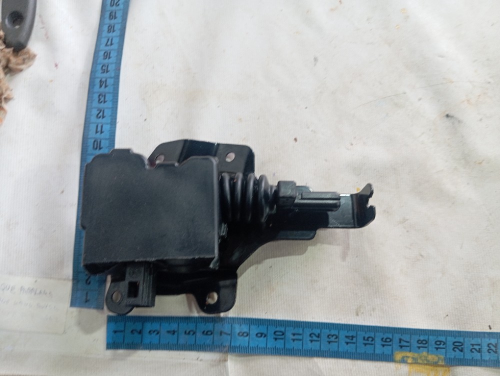 Trava Esquerda Portinhola Carregamento Jac Ej7 2023 V618 7