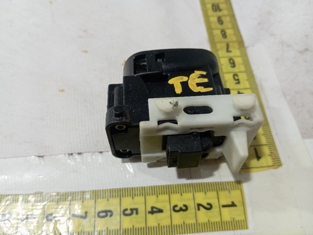 Botão Vidro Porta Traseira Esq Mercedes C180 2002 2007 V661 7