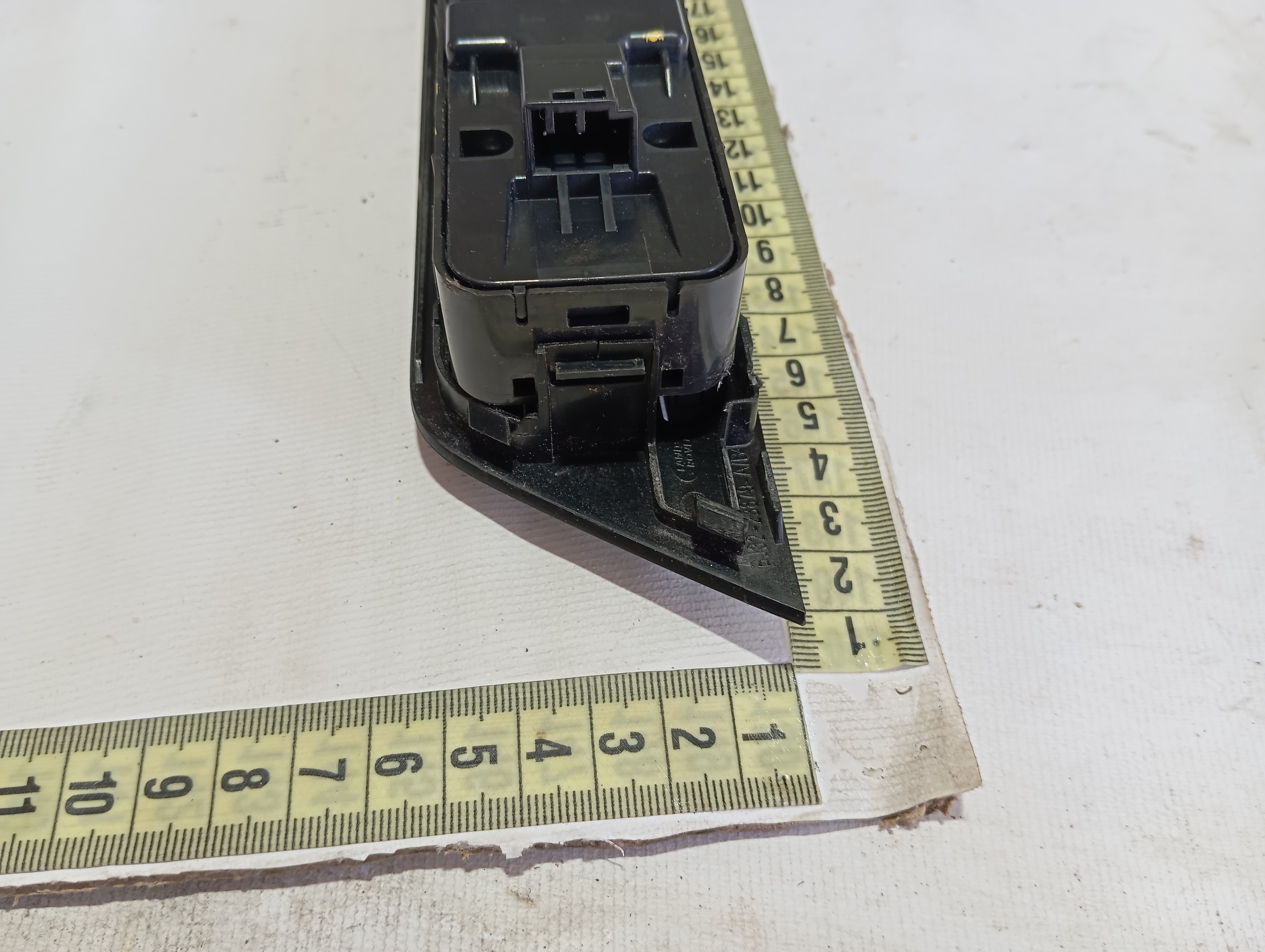 Botão Vidro Porta Dianteira Esquerda Evoque 15 V600 9