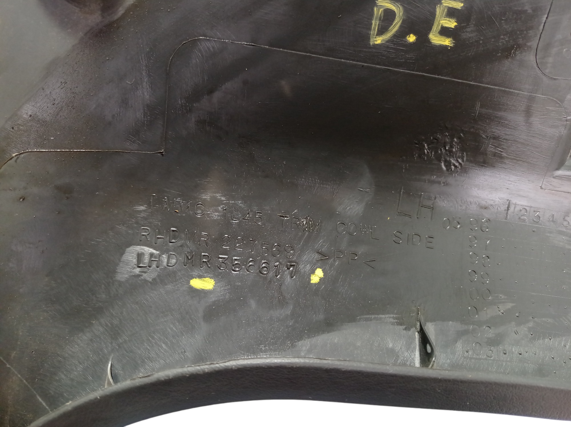 Acabamento Pé Coluna Dianteira Esquerda Pajero Sport V569 8