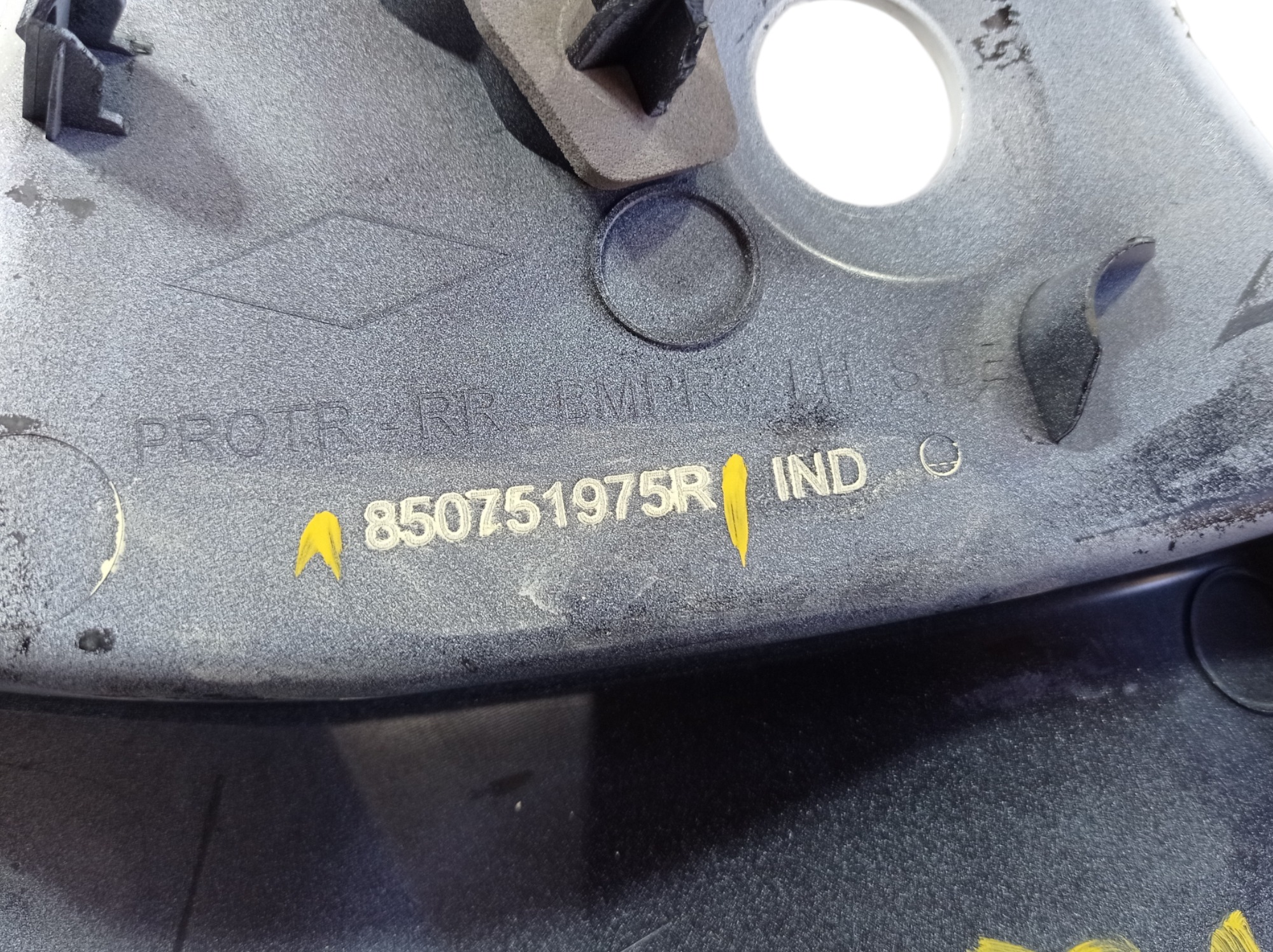 Polaina Esquerda Parachoque Traseiro Renault Kwid 18 V295 9