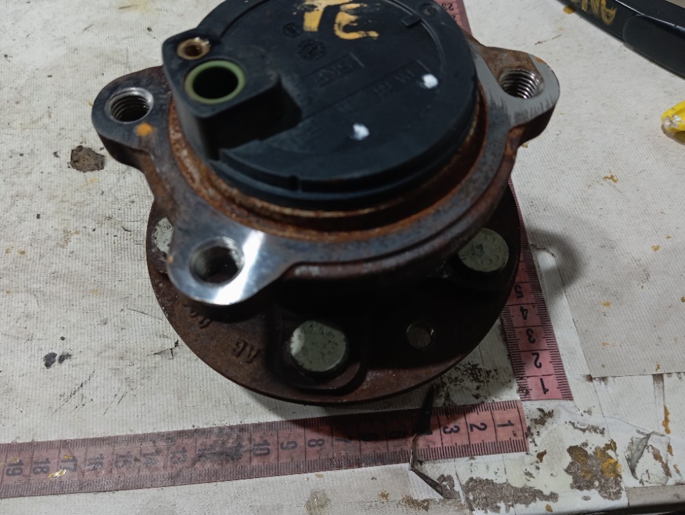Cubo roda traseira esquerda Volvo V40 T3 2013 a 2016 V652 9