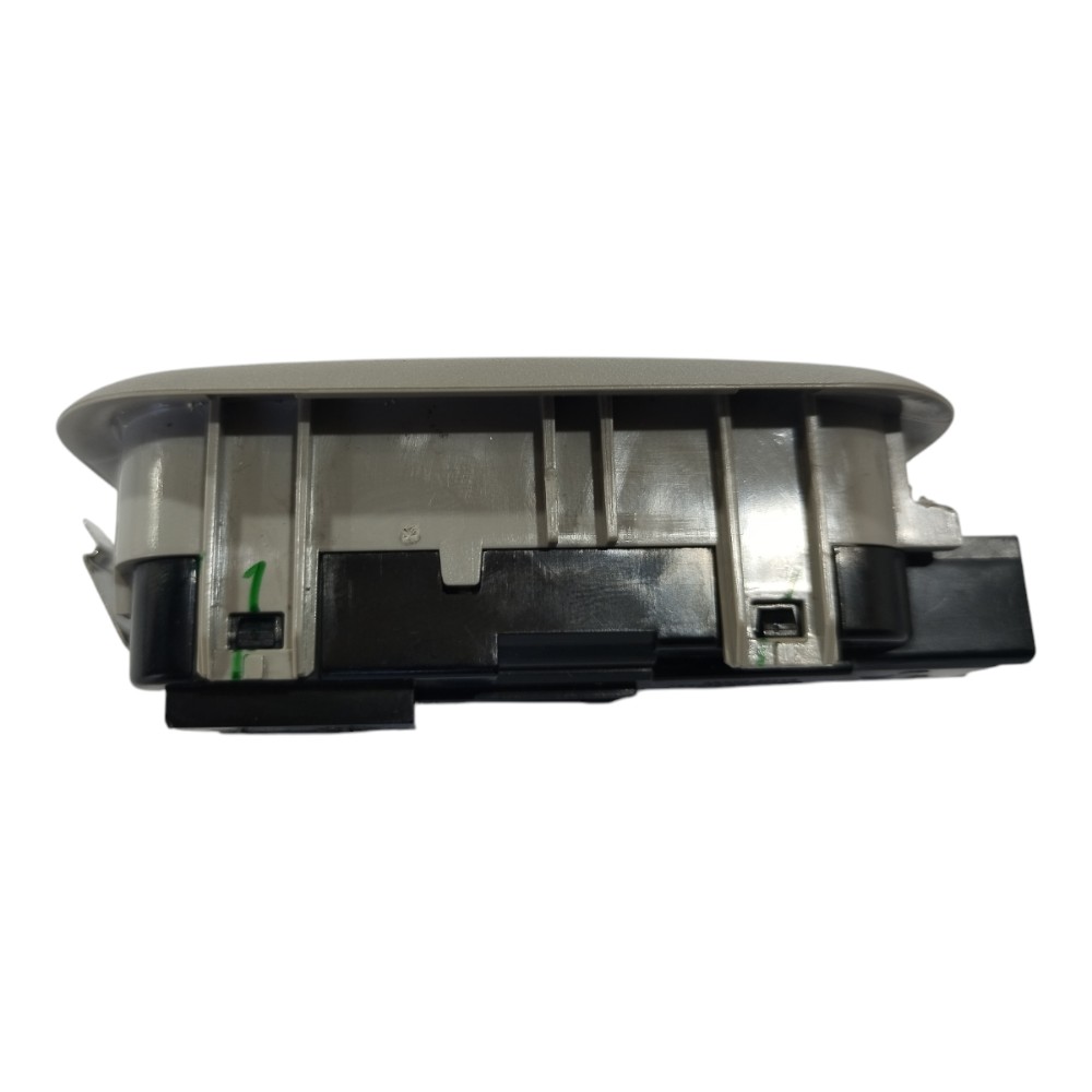 Luz Cortesia Jac E-j7 2023 V618 5