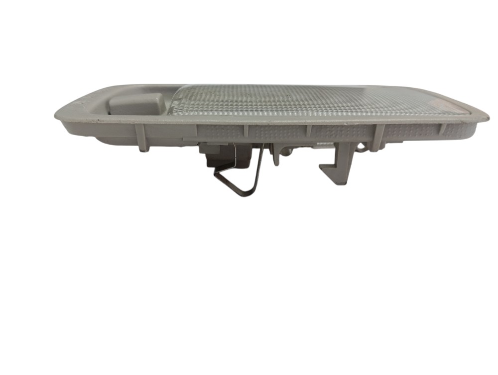 Luz Cortesia Nissan Versa 2014 V131 3