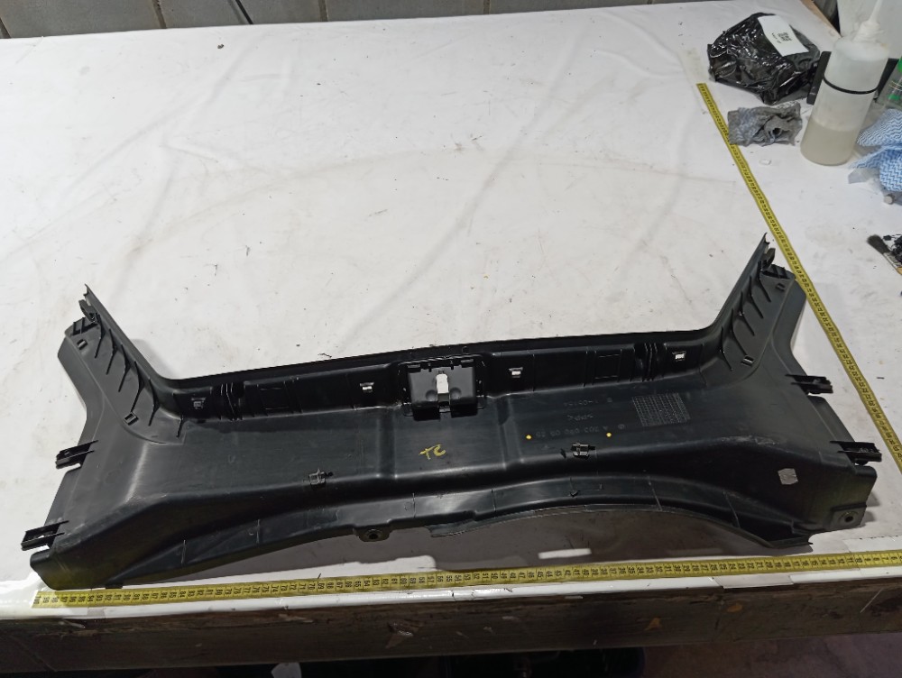 Acabamento Central Porta Malas Mercedes C180 2002 2007 V661 Preta 8