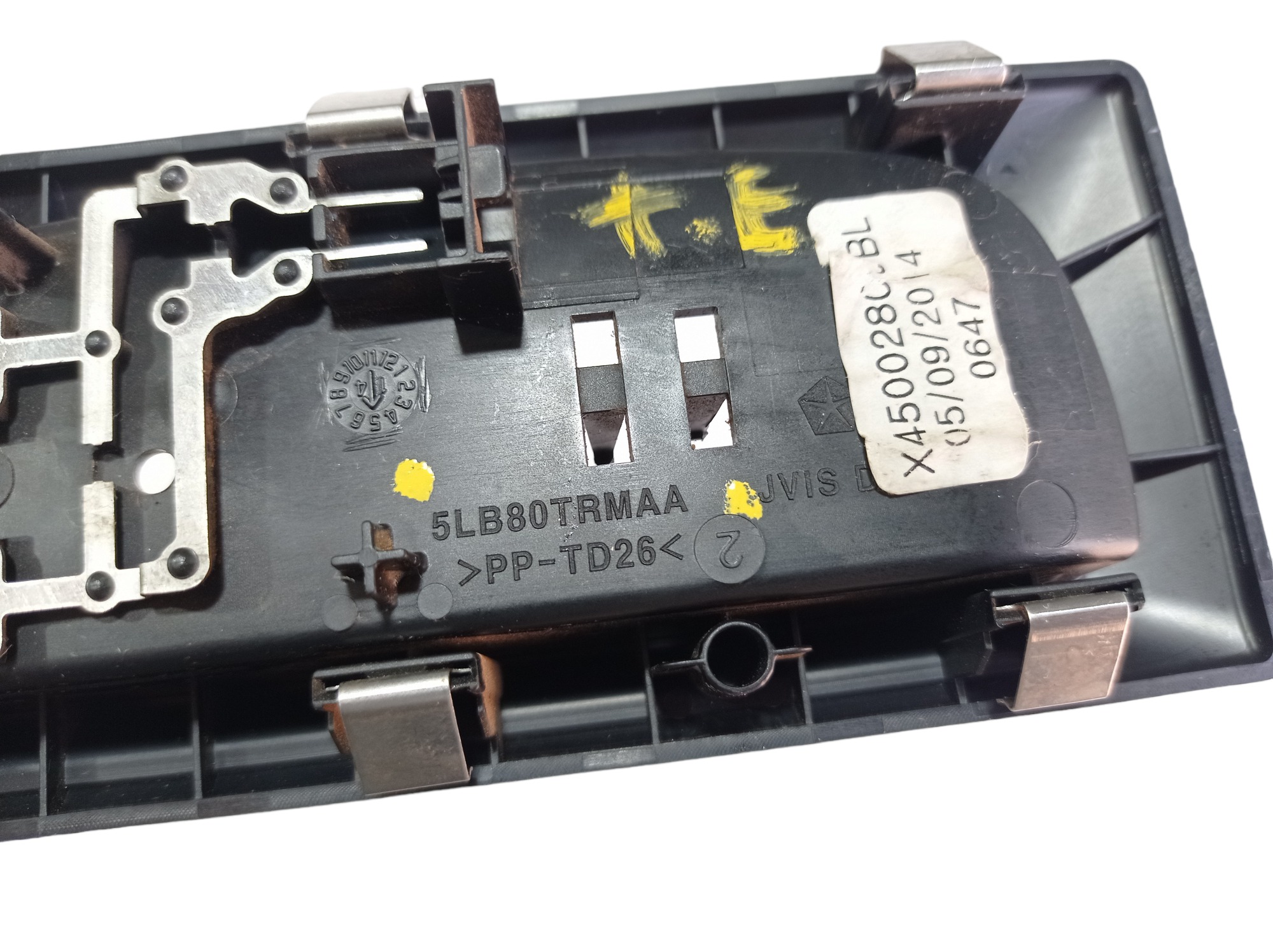 Moldura Traseira Esquerda Console Jeep Grand Cherokee V580 5